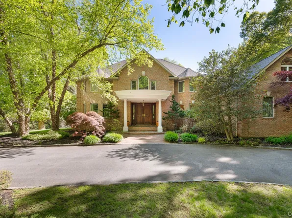 2 Spring Hill Road, Nissequogue, NY 11780