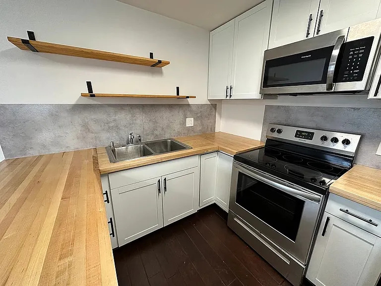 390 E Scott Ave — Photo 5