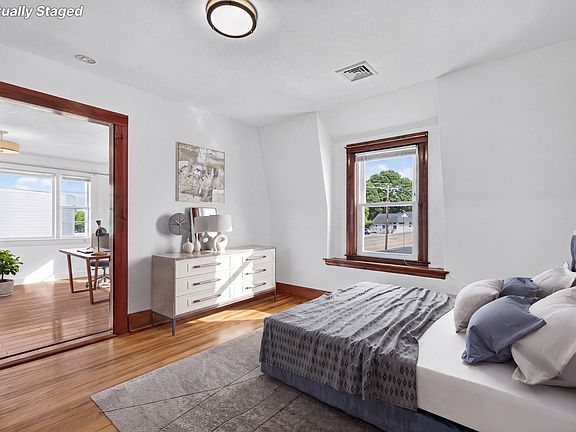 4th image of 34 Bay View St