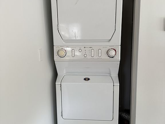 Washer/Dryer area