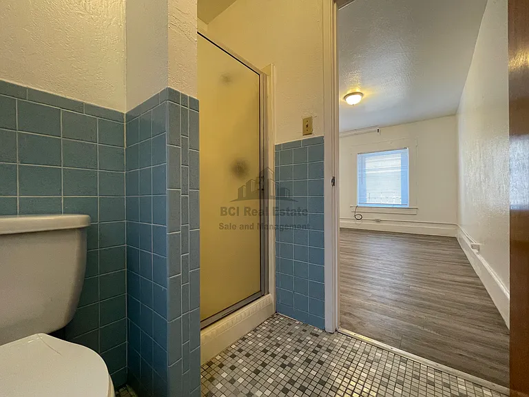 910 Clay St #8 — Photo 6