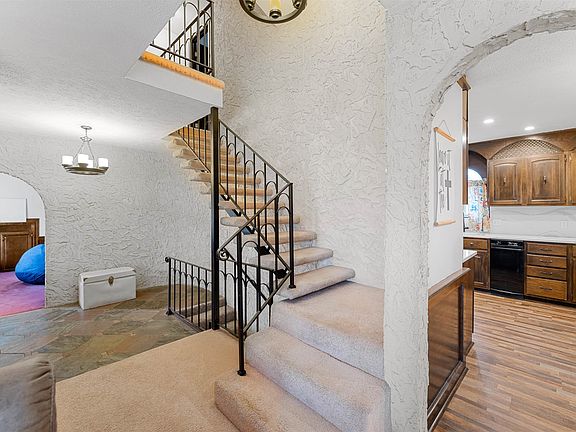 4th image of 2041 Ridgeview Rd