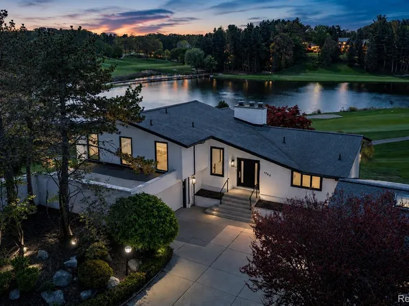 1762 Saint Johns Ct, Bloomfield Hills, MI 48302