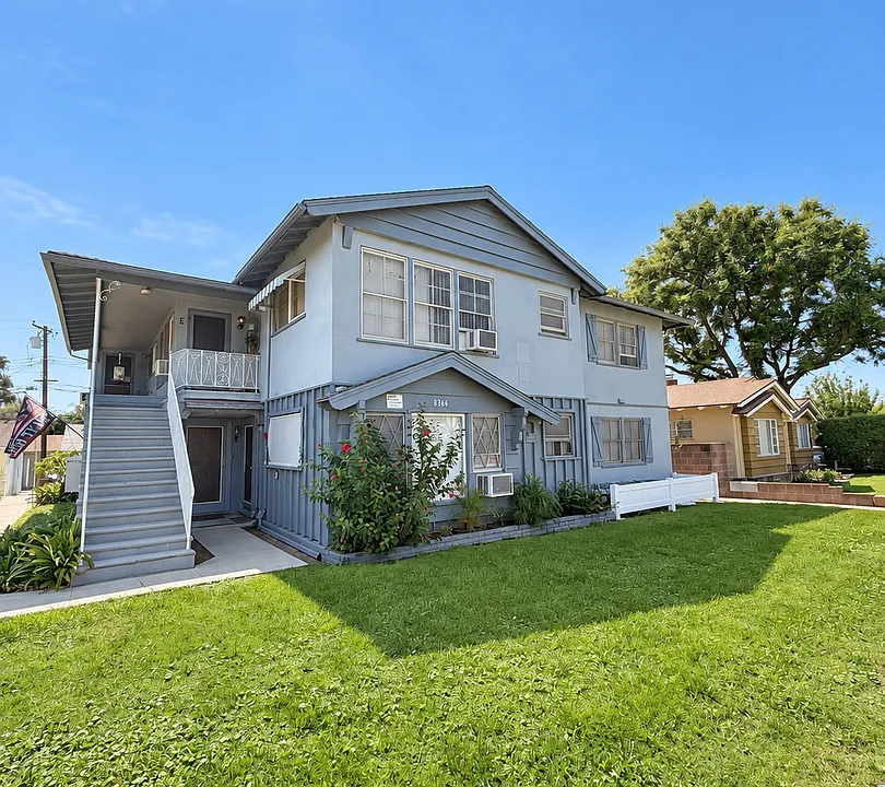 8366 Sargent Ave