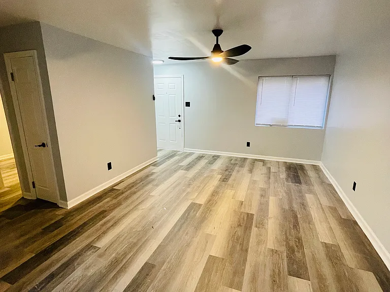 1217 Allen St — Photo 3