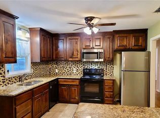 1706 Poplar Ave, Victoria, TX 77901