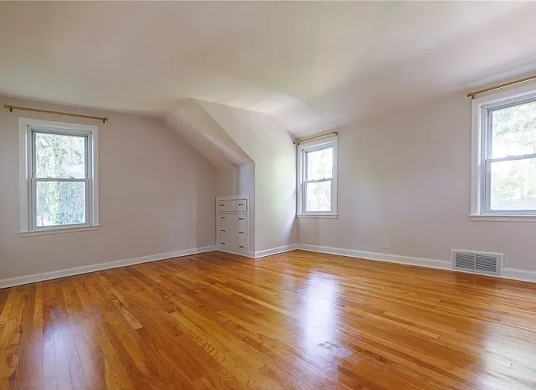 107 Woodlawn Ter — Photo 17