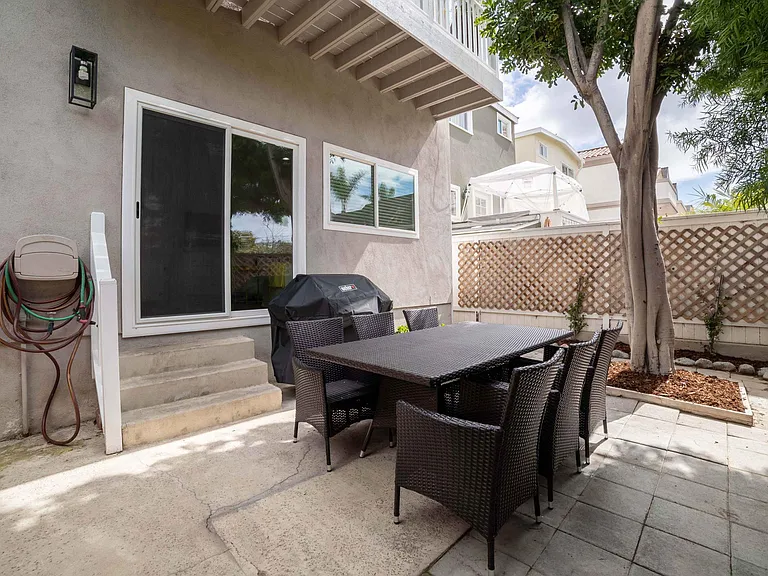 1521 Steinhart Ave — Photo 21