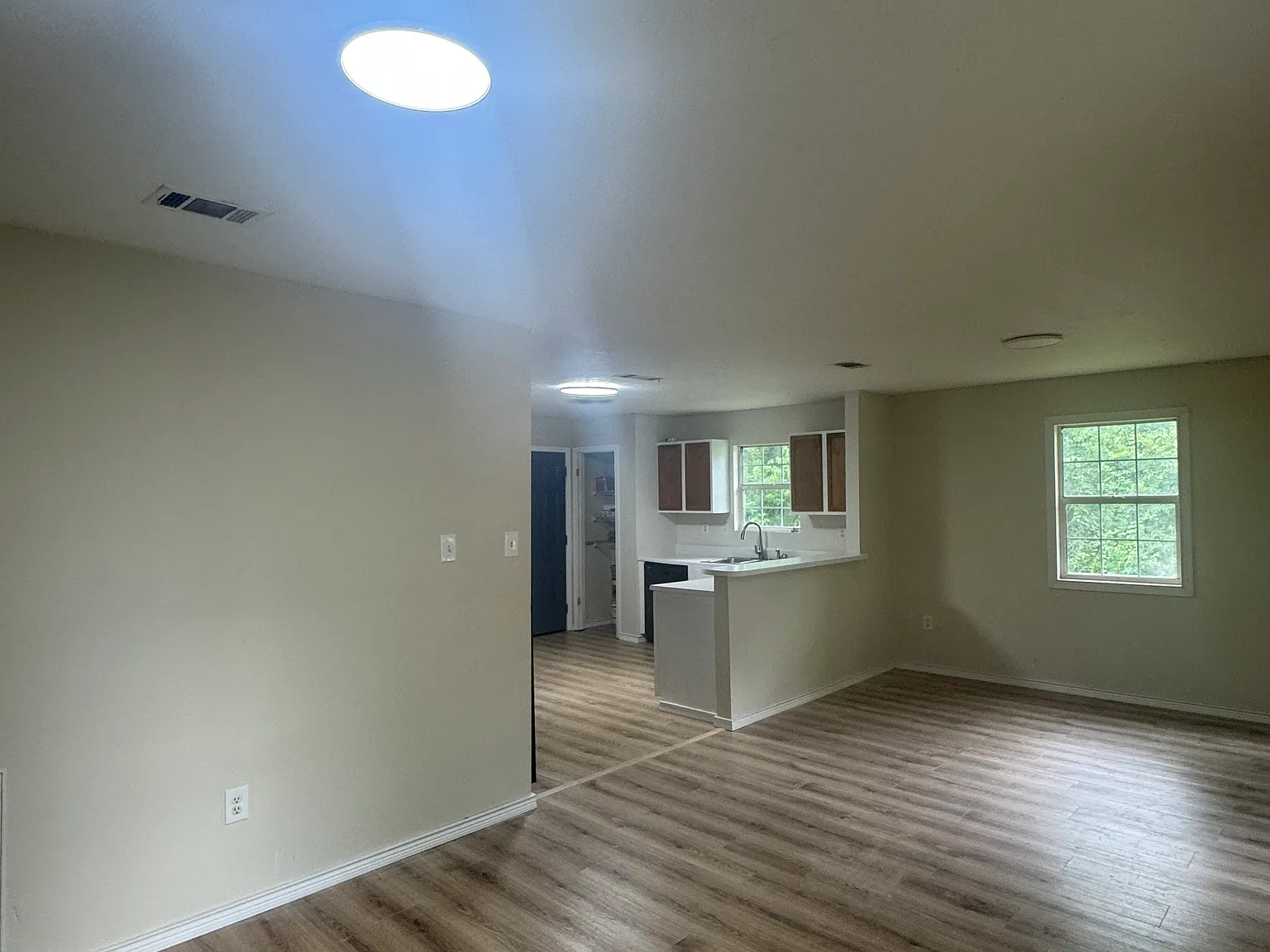 3 bed 2 bath — Photo 4