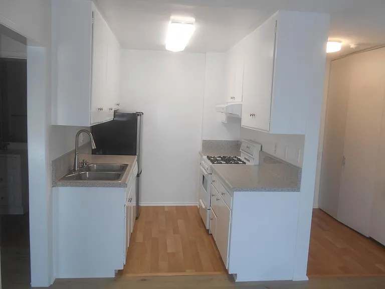 206 Kitchen area