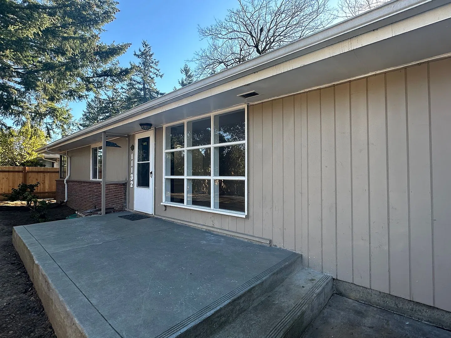 Beautifully Restored Ranch Style Home with huge Backyard — Photo 2