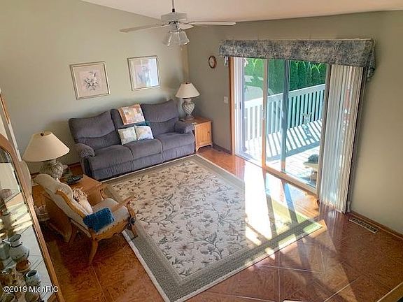 4th image of 2851 Aldale Dr NE
