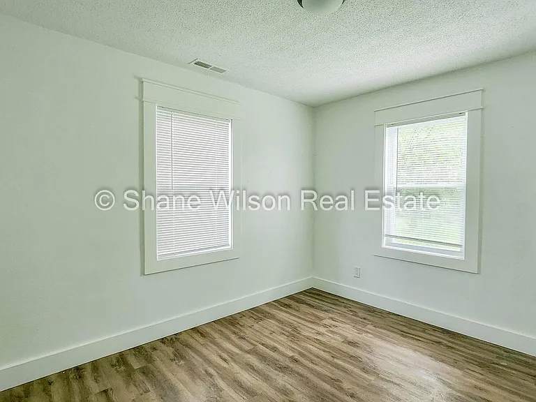 700 N Moore Rd — Photo 8