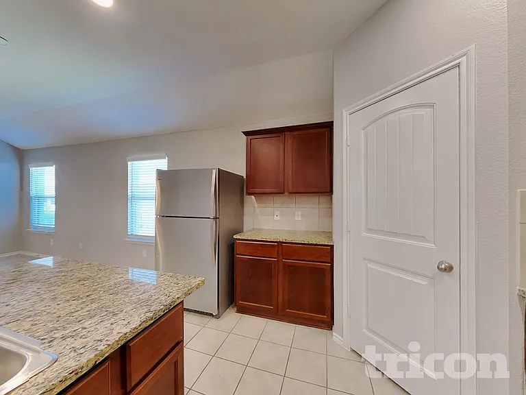 957 Newby Ln — Photo 6