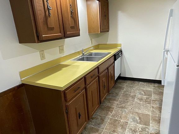 3rd image of 3331 Holdrege St #7