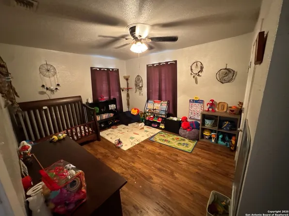 1422 Janet Gale, San Antonio, TX 78221