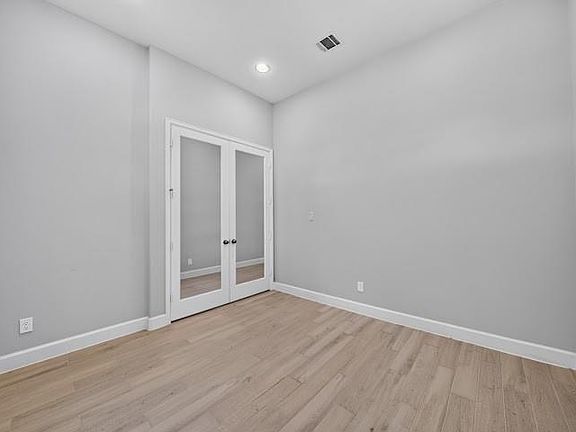 5th image of 7559 Pemberley Ct