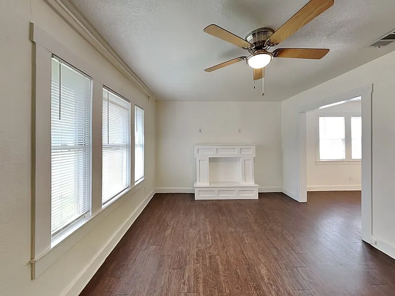 2911 Ryan Ave — Photo 2