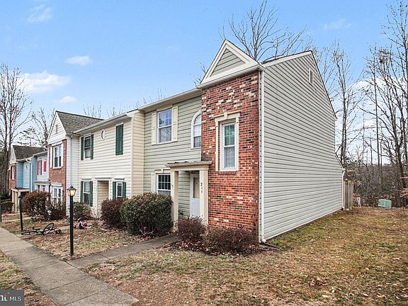 3rd image of 211 Wind Ridge Dr