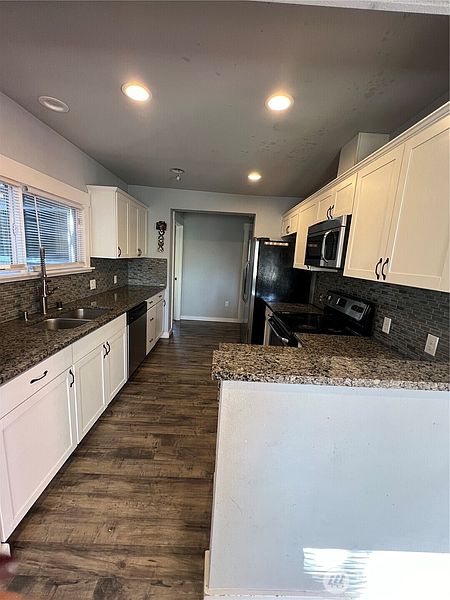 4th image of 414 Chambers Street NE