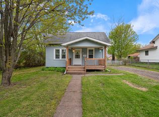 327 8th St, Carlton, MN 55720