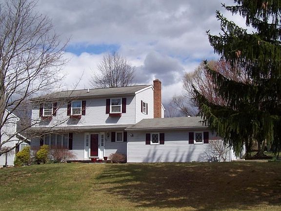 2nd image of 25 Oakwood Dr