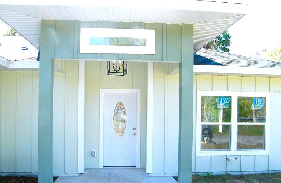 1st image of 921 SE 10th Ave
