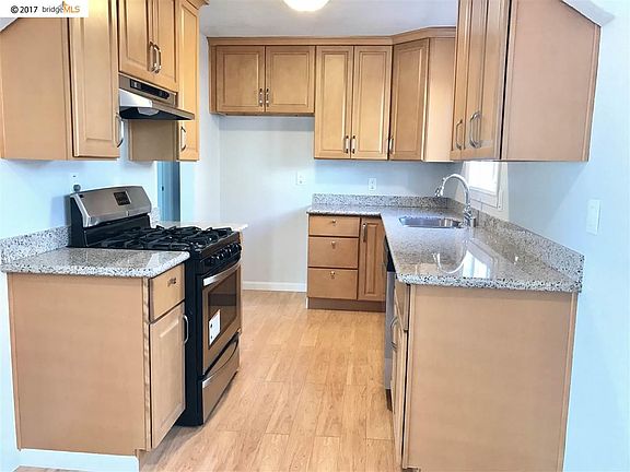 2nd image of 912 Marie Ave