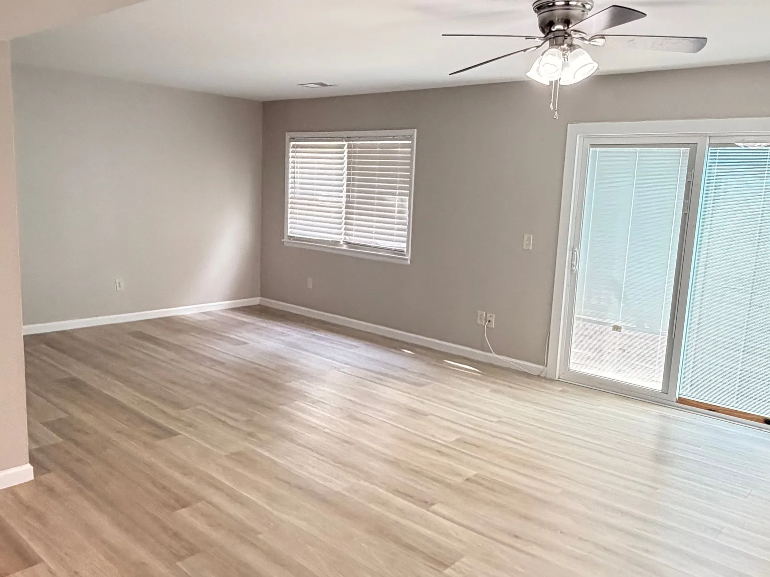 3 bed, 2.5 bath, 1428 sqft, $1,600 — Photo 3