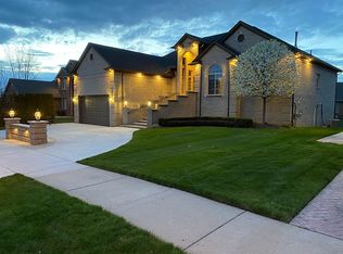 21305 Course Dr, Macomb, MI 48042