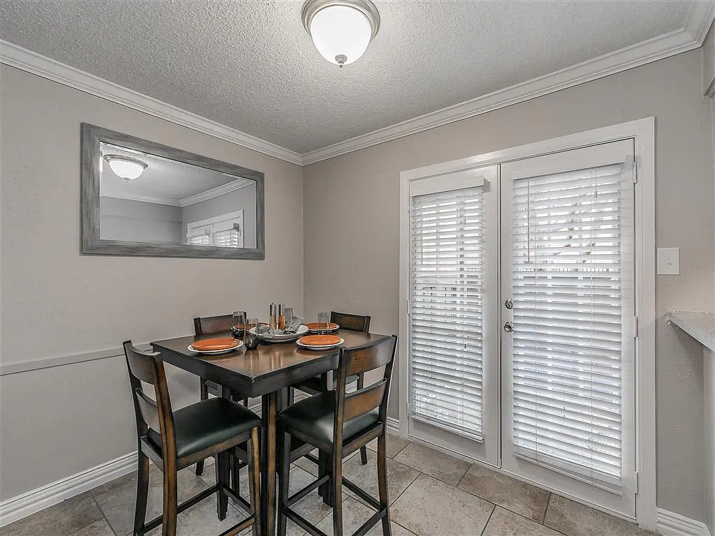 Riata Park Apartments — Photo 4