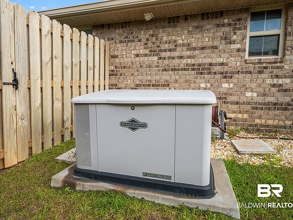 3rd image of 2477 Myrtlewood Dr