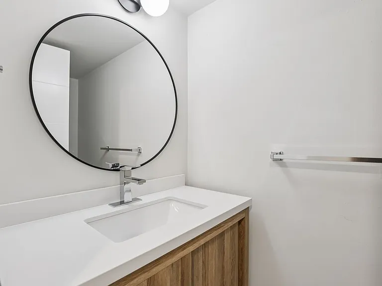 The Oaks Apartments — Photo 12