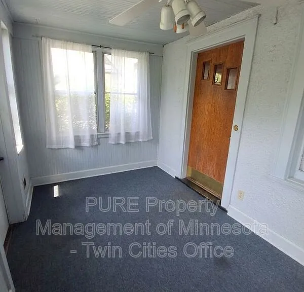 2029 Wellesley Ave — Photo 2