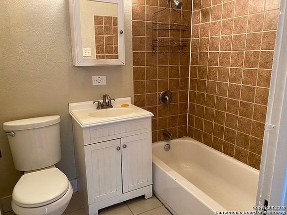 5th image of 2415 N Flores St #2415