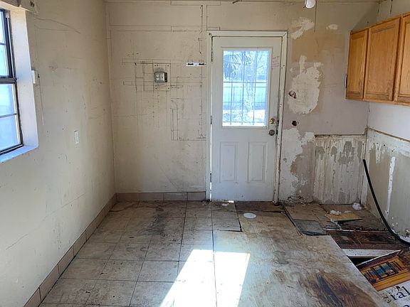 3rd image of 302 Mullen Rd NE