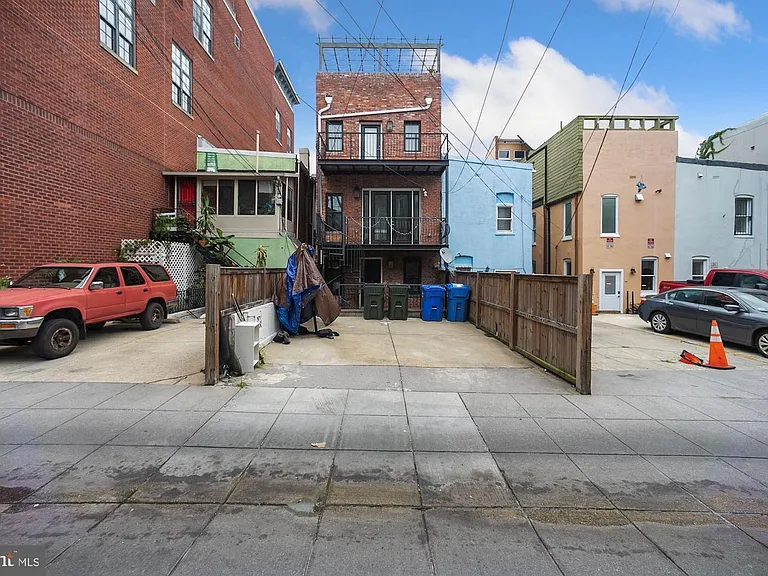 2298 Champlain St NW #B — Photo 18