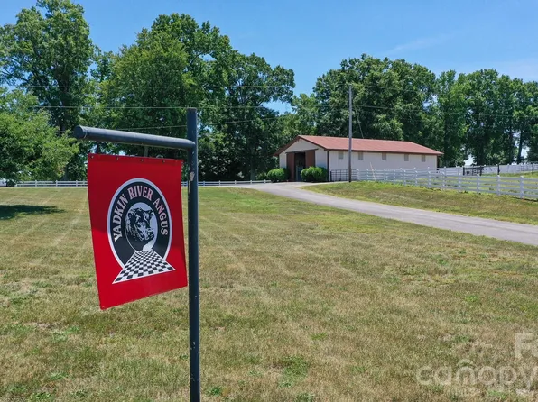 8504 Hampton Rd, Clemmons, NC 27012
