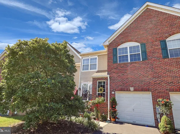 90 Dispatch Dr, Washington Crossing, PA 18977