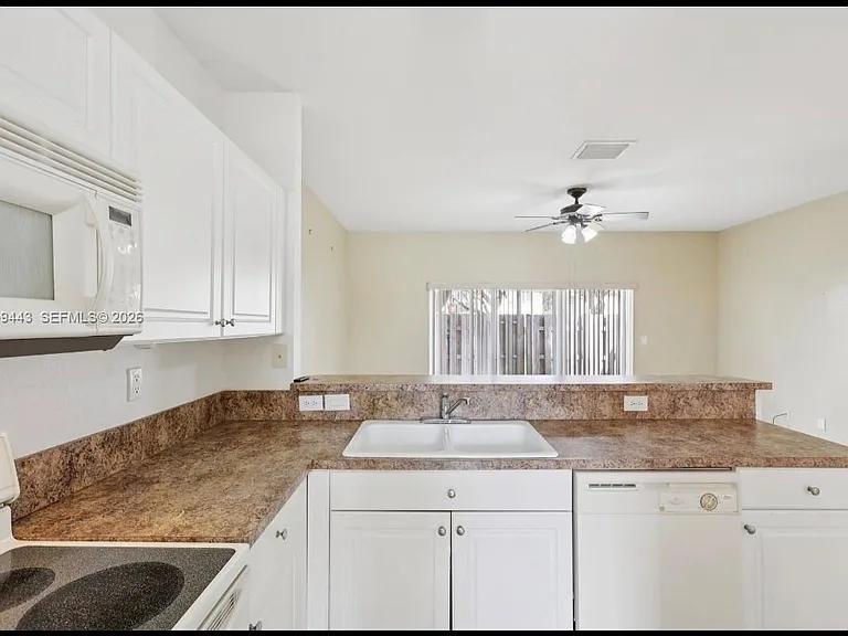 1650 NE 33rd Rd #112-10 — Photo 11