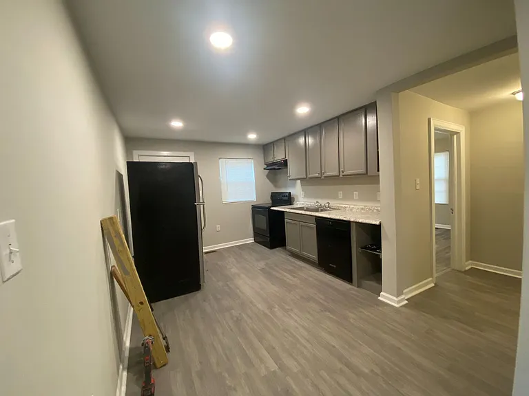 4111 Glory St — Photo 10