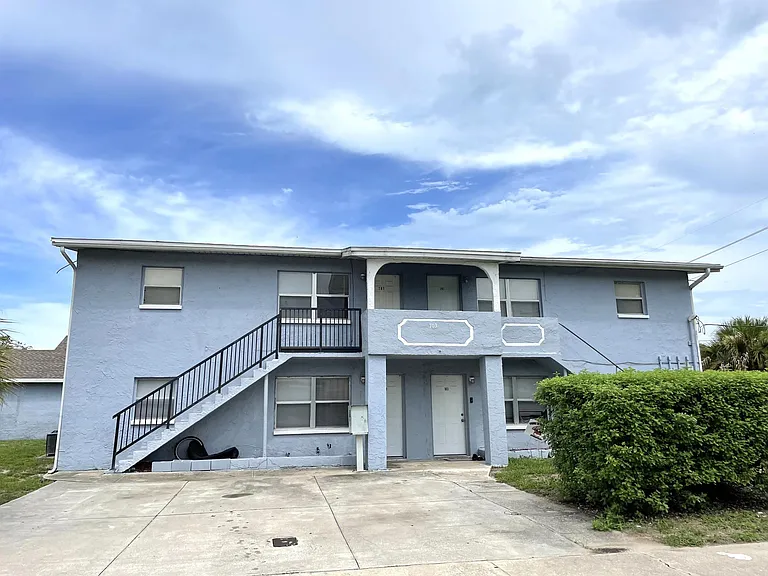 703 S Wilson Ave — Photo 2