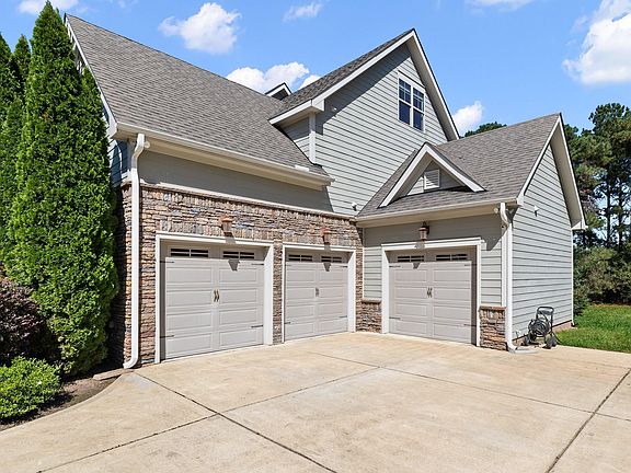 4th image of 690 Hawthorne Pl