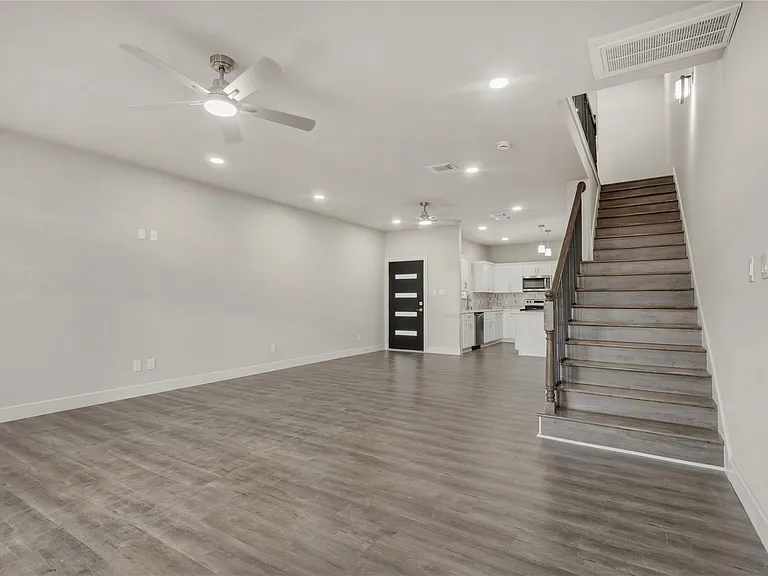 8025 Virgil St — Photo 15