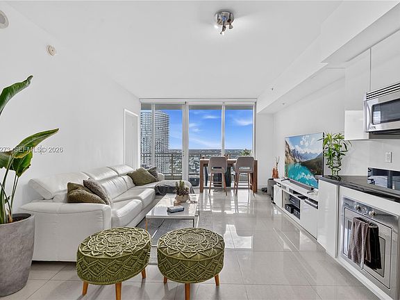 5th image of 92 SW 3rd St APT 4407