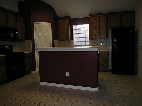 4th image of 15815 Collinsville Dr