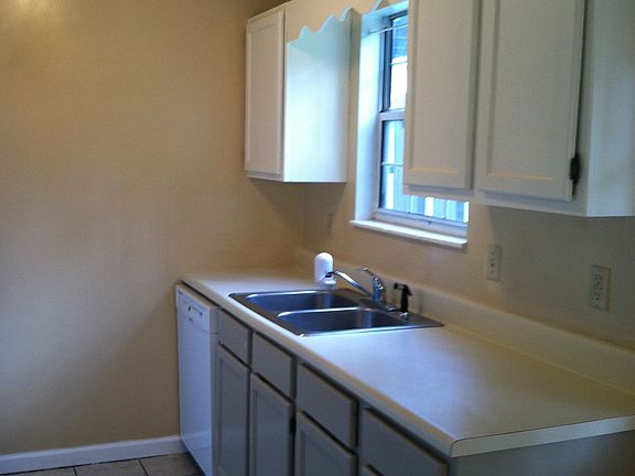 3rd image of 2008 Silverbrook Dr