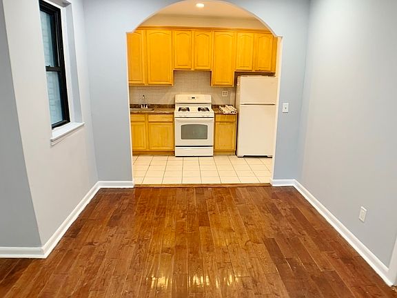 3rd image of 21-58 35th St #2CC