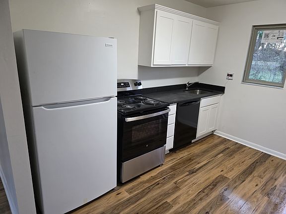 3rd image of 100 Meadow Lane Ct #5