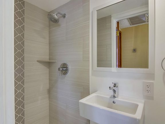 5th image of 4001 Honeycutt St #1